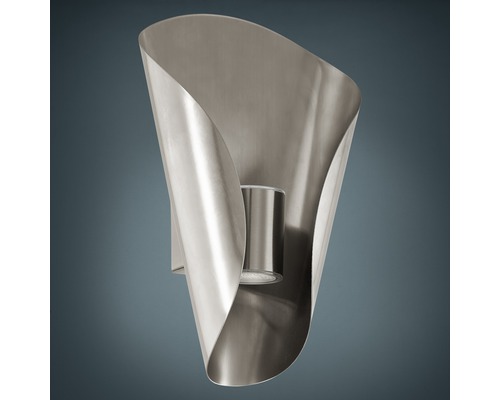 Vägglampa av metall