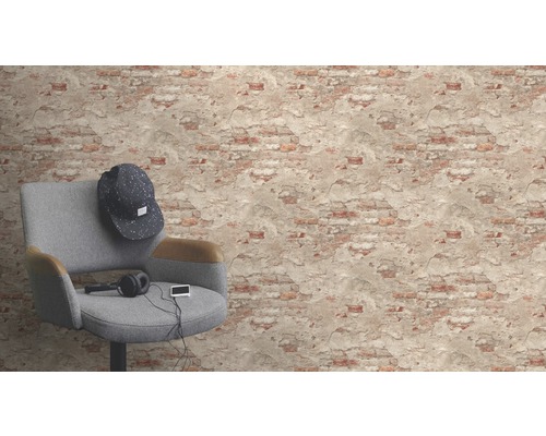 Tapet med tegelstenslook med stol, hörlurar och keps