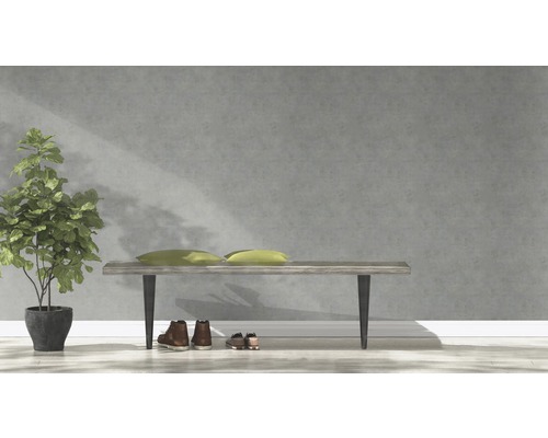 Miljö med bänk, två kuddar, krukväxt och skor