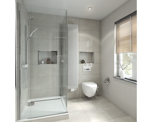 Ljust badrum med dusch, element och toalett