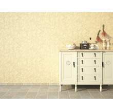 Sideboard med lådor och föremål i lantlig stil