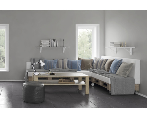 Vardagsrum med pallmöbler bestående av soffa, bord och pall