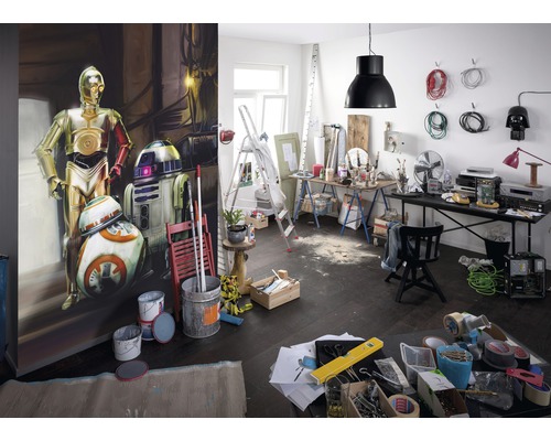 Rum med Star Wars fototapet, verktyg och byggmaterial för renovering