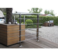 Uteplats med rostfritt räcke och trälåda