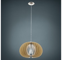 Taklampa i trä med modern design