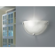 Halvcirkelformad vägglampa av glas med kromfäste