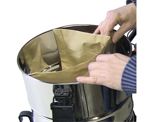 Sätta in en dammsugarpåse av papper i en dammsugare