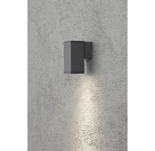 Grå vägglampa på en vägg