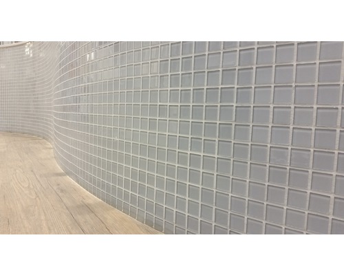 Väggdekoration med mosaikplattor av glas