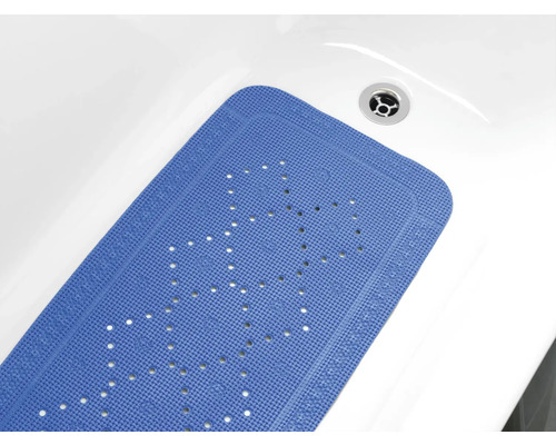 Blå badrumsmatta i ett vitt badkar