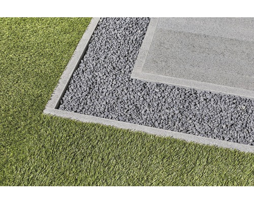 Trädgårdsdesign med konstgräs, grus och stenplattor