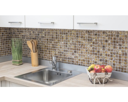 Diskho med blandare och mosaikplattor