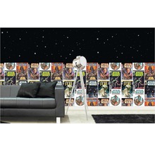 Vardagsrum med Star Wars serietapet, soffa och golvlampa