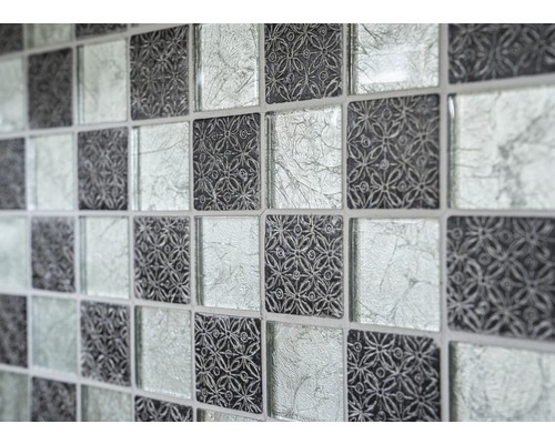 Fyrkantiga glasmosaikplattor med mönster