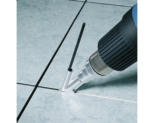 Varmluftspistol med munstycke för fogning av plattor