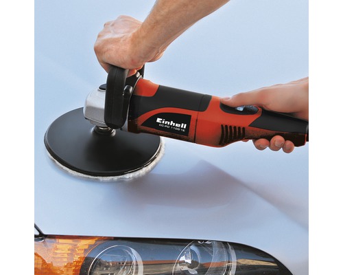 Enhands polermaskin vid användning på en bil