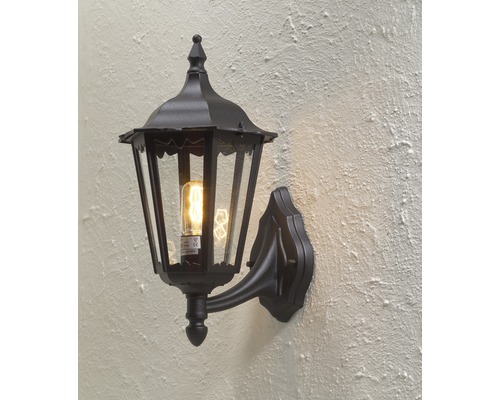 Klassisk vägglampa av metall med glasinsatser för utomhusbruk