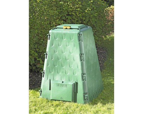 Kompostbehållare i trädgården för kompostering av trädgårdsavfall