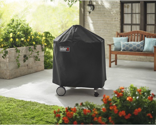 Weber grill med lock utomhus