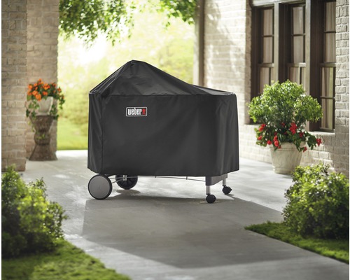 Weber logotyp på ett grillöverdrag för att skydda en grill