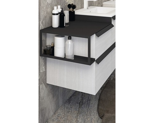 Detaljvy av ett badrumsskåp med hylla och lådor.