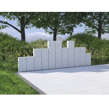 Trädgårdsvy med vindskydd av sten