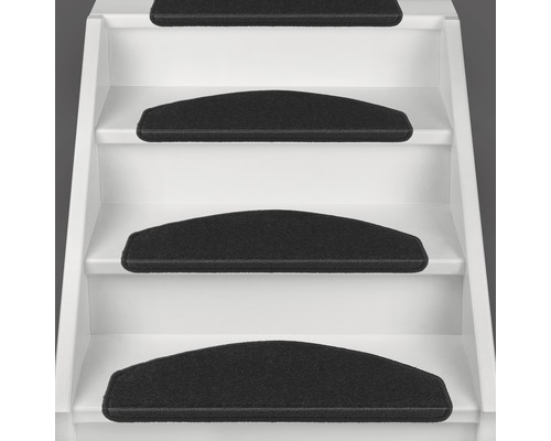 Trappa med trappstegsmattor i tyg