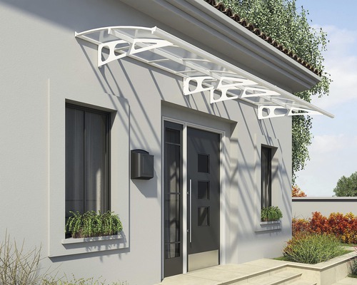 Tak av polykarbonat ovanför en ytterdörr