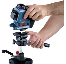 Bosch logotyp. 3-linjers laser med stativ byggs upp.