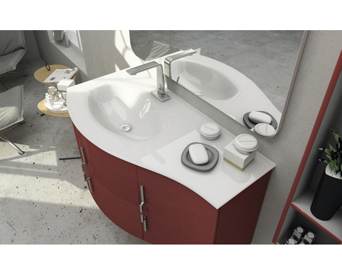 Tvättställ med underskåp, handfat, armatur och spegel i badrummet