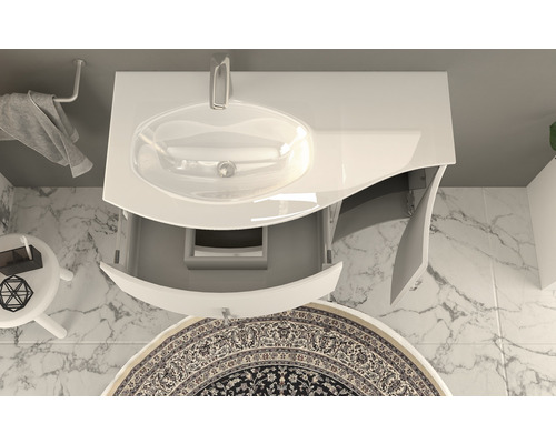 Badrum med handfat, öppet underskåp och rund matta