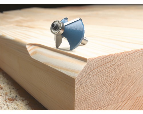 Spårfräs med kullager på en träbit