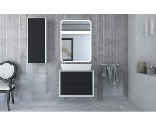 Modernt badrum med tvättställ, spegelskåp och högskåp