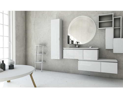 Modernt badrum med tvättställsskåp, spegelskåp, hylla och rund spegel