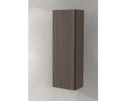 Högt hängande skåp av trä