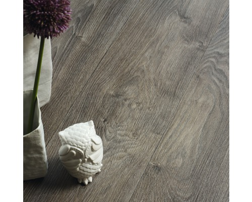 Dekorativt laminat med träutseende för inomhusbruk.