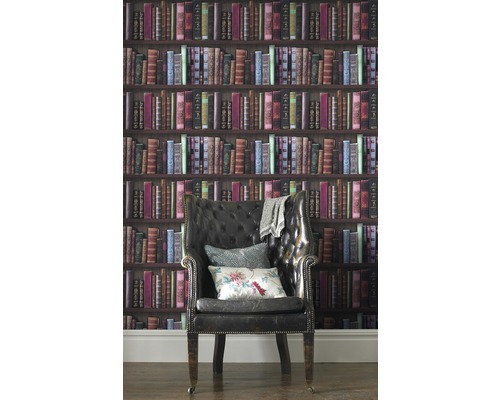 Bibliotekstapeter med fåtölj och kuddar