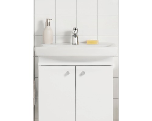 Tvättställ med underskåp, armatur och tvål