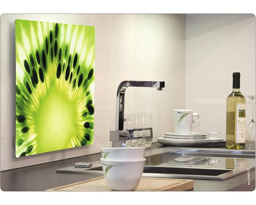 Köksscen med stänkskydd med kiwimotiv