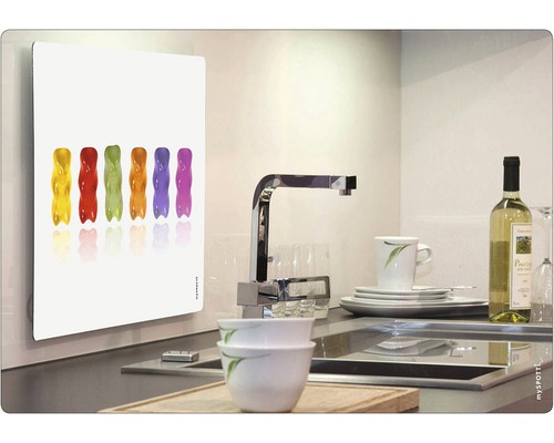 Dekorativ platta med motiv av gummibjörnar i ett kök