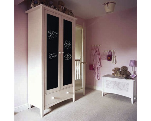 Barnrum med garderob, skrivbar yta och ritningar