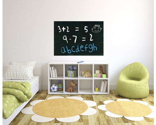 Barnrum med griffeltavla, hylla och sittsäck