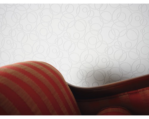 Tapet med cirkelmönster och fåtölj