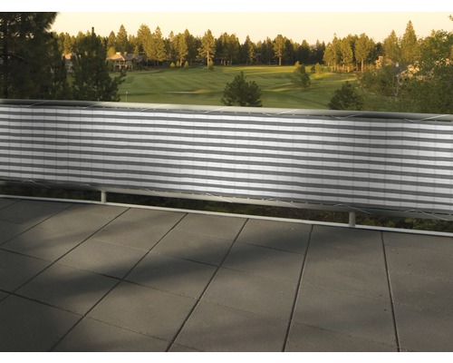 Siktsskyddsmatta med horisontella ränder på balkongräcket