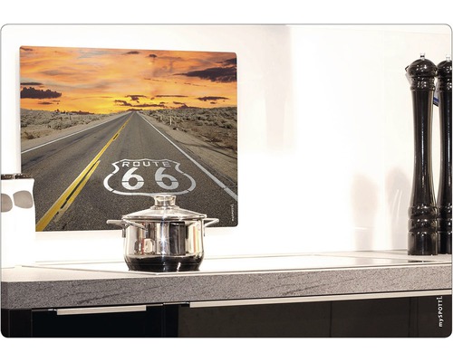 Dekorativ platta med motiv Route 66 i ett kök