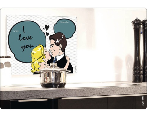 Magnetisk köksvägg med serietidningsmotiv ovanför en kastrull på spisen