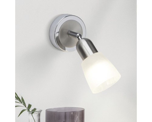 Vägglampa med rörlig spotlight och glasskärm