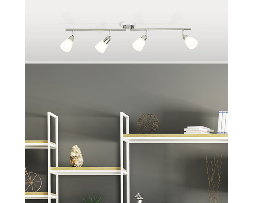 Taklampa med fyra spotlights för rumsbelysning