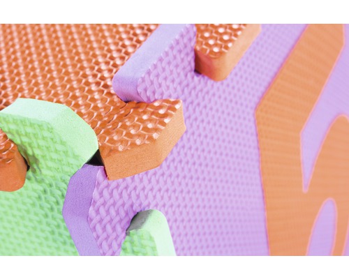 Detaljbild av färgglada skumpussel för barn.