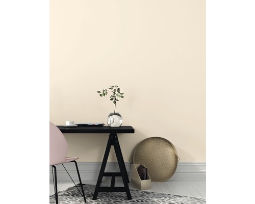 Inredningsexempel på ett arbetsrum med skrivbord, stol och dekoration.